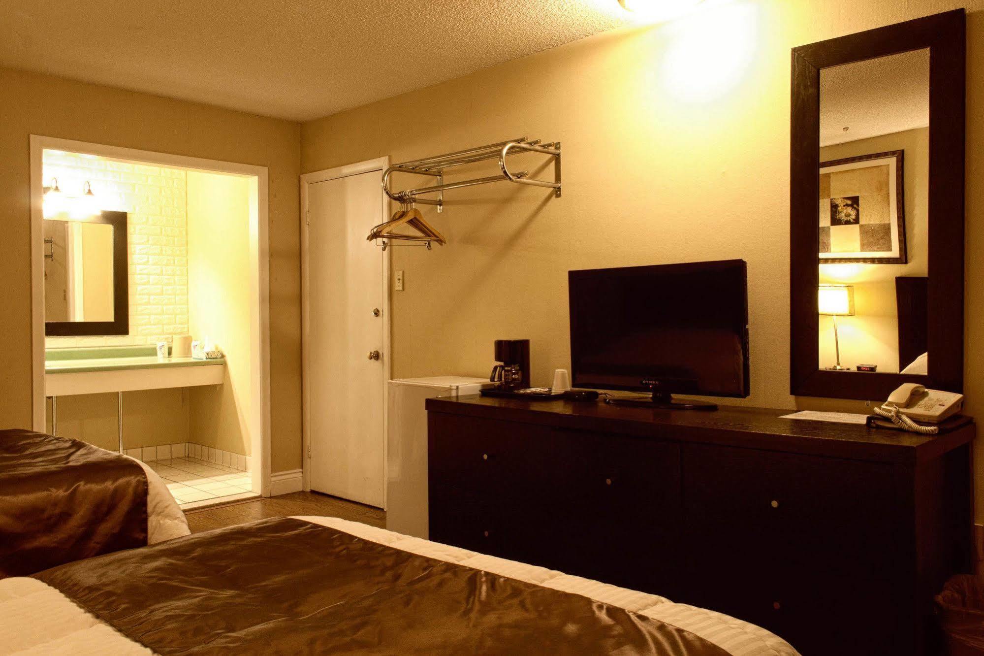 Hotel Moncton Exterior photo