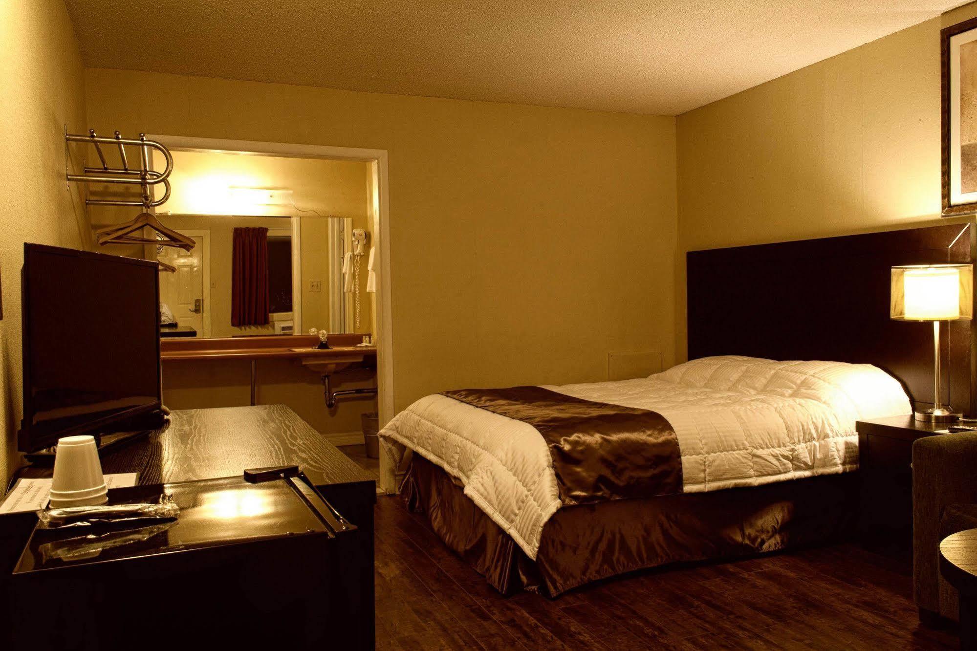 Hotel Moncton Exterior photo
