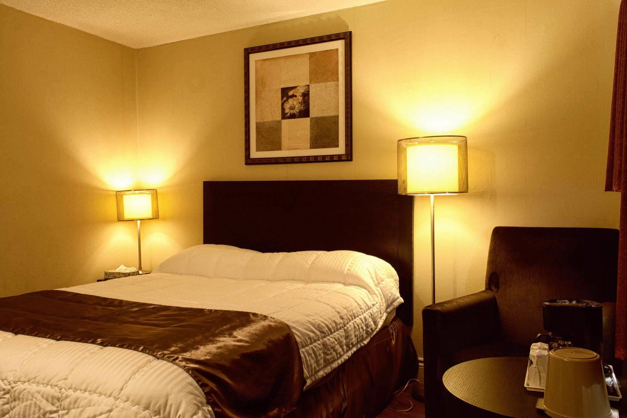 Hotel Moncton Exterior photo