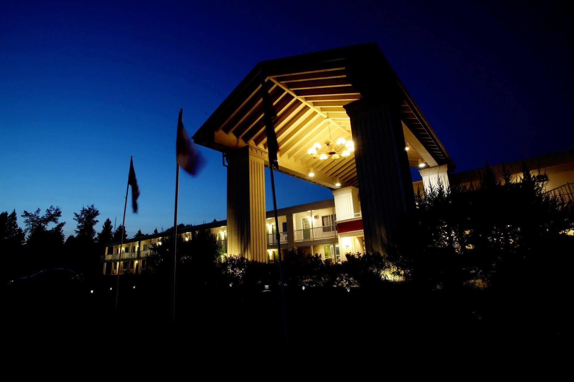 Hotel Moncton Exterior photo