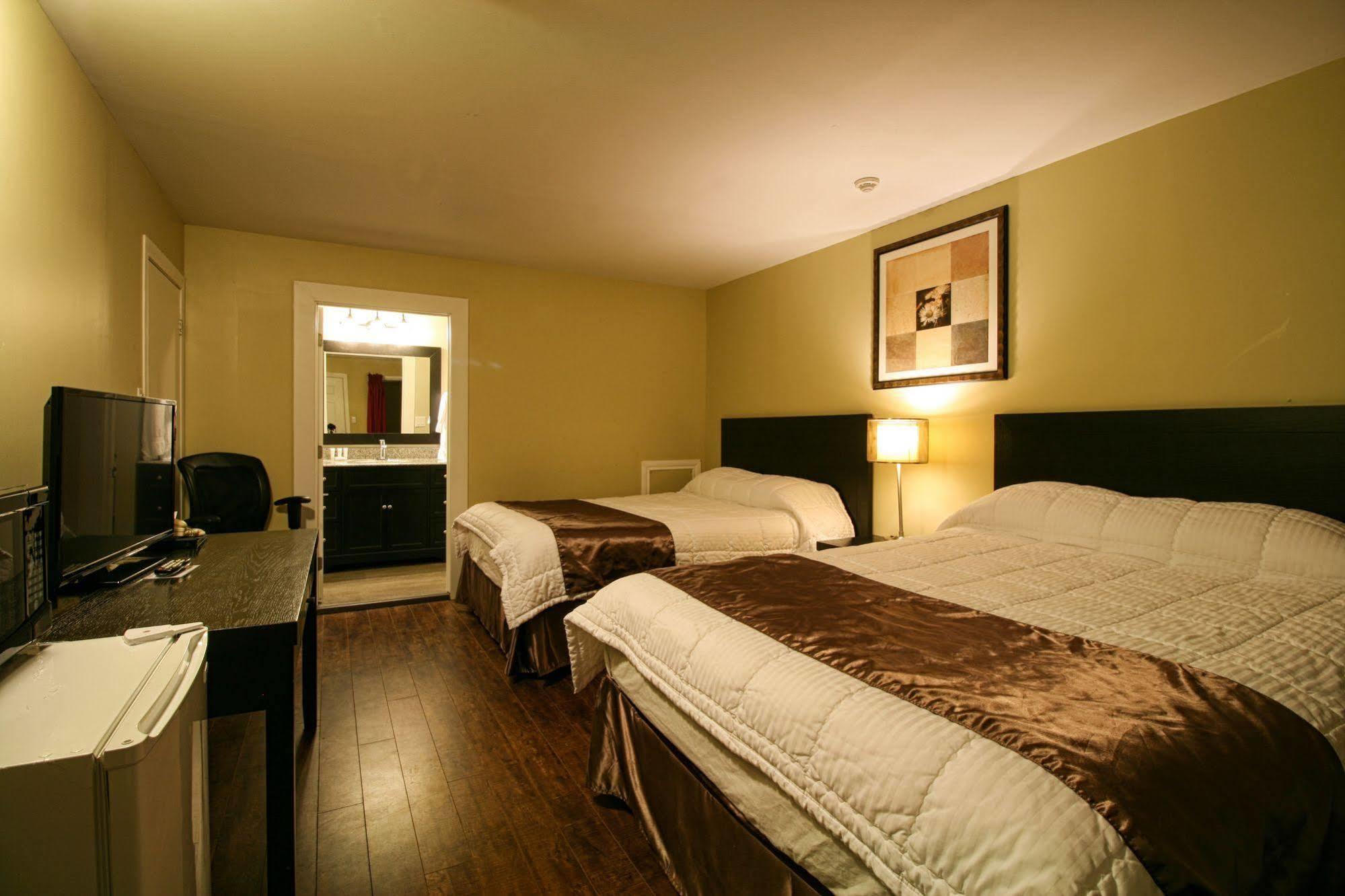 Hotel Moncton Exterior photo