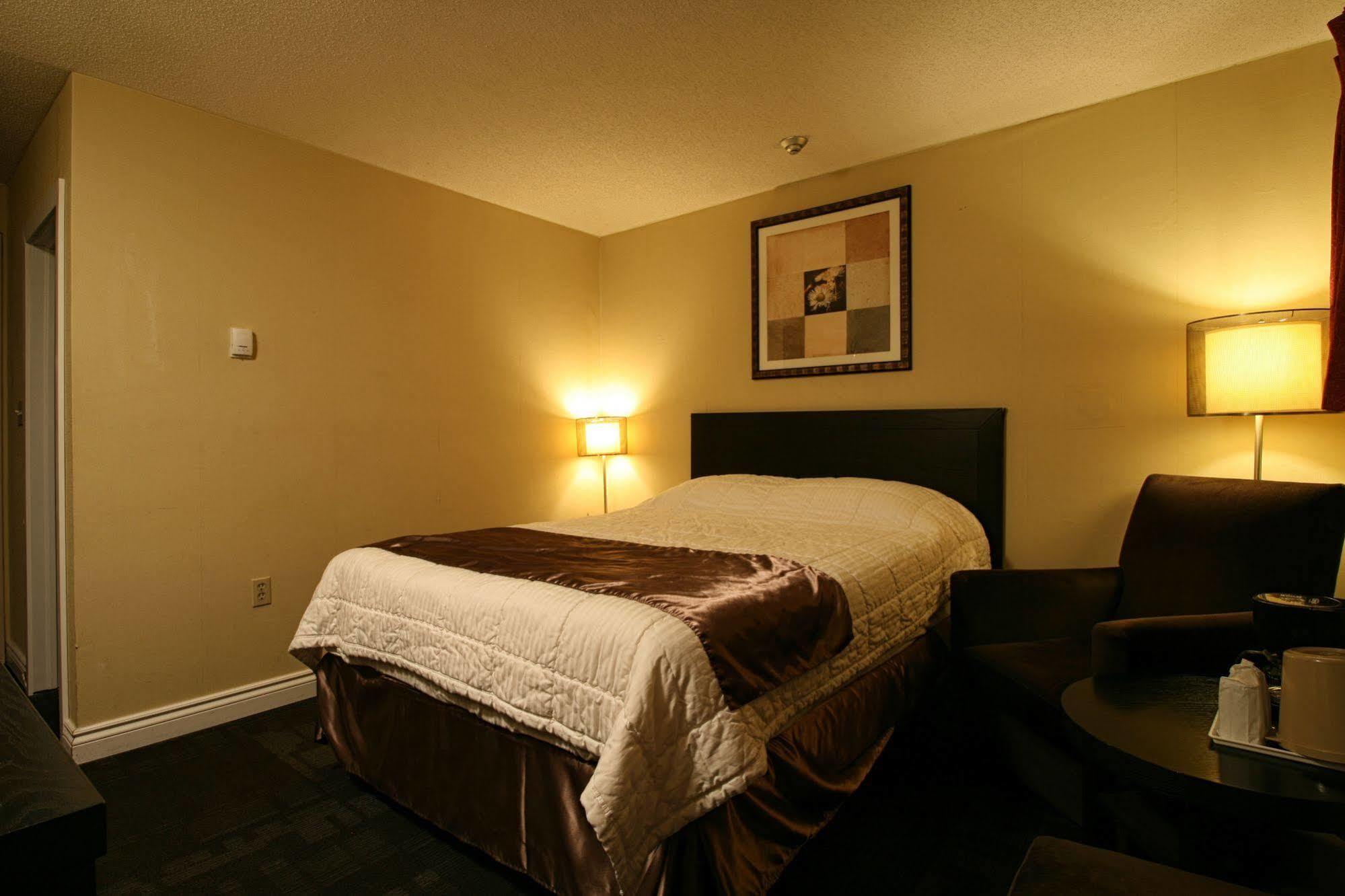 Hotel Moncton Exterior photo