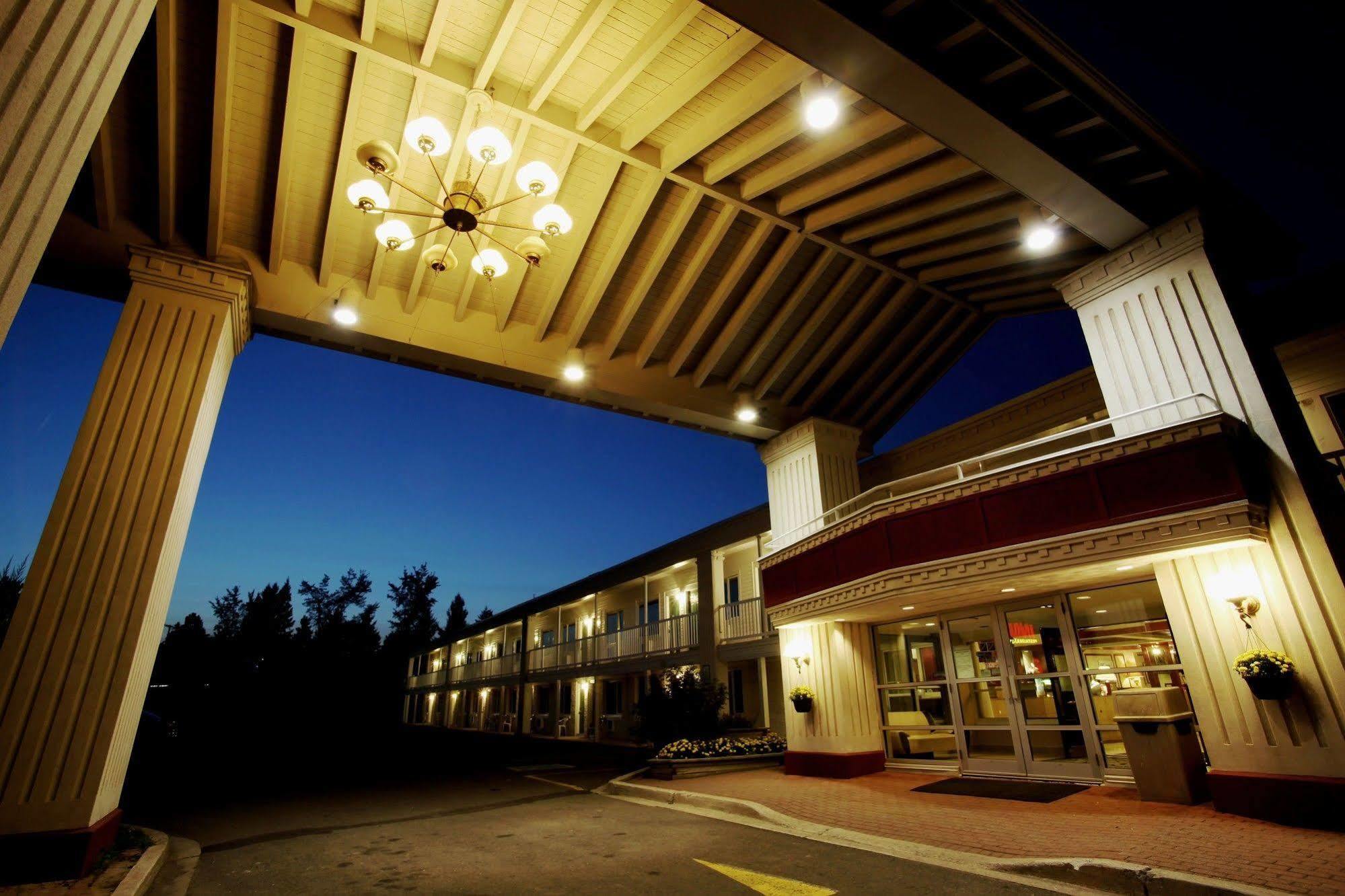 Hotel Moncton Exterior photo