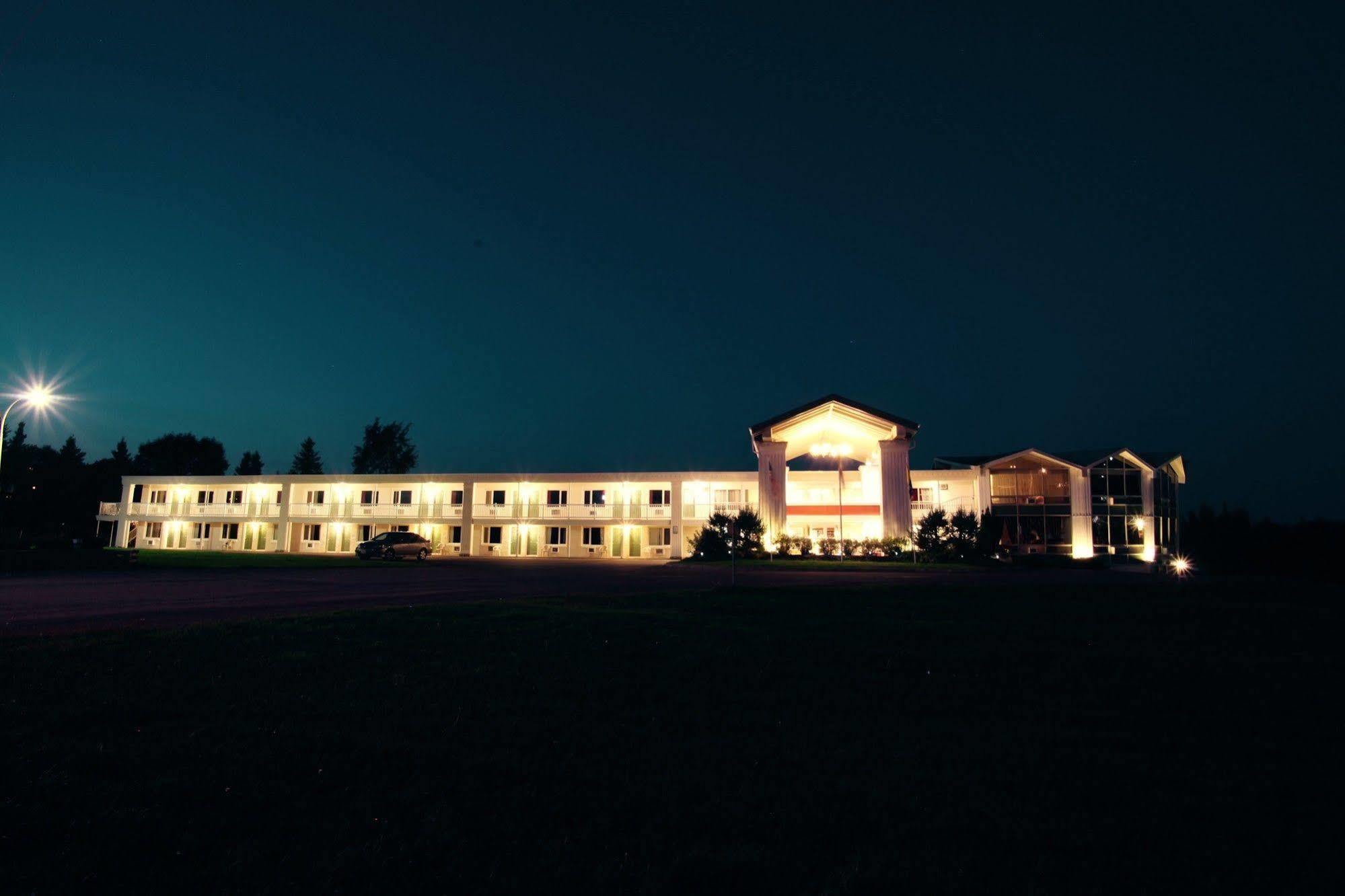 Hotel Moncton Exterior photo