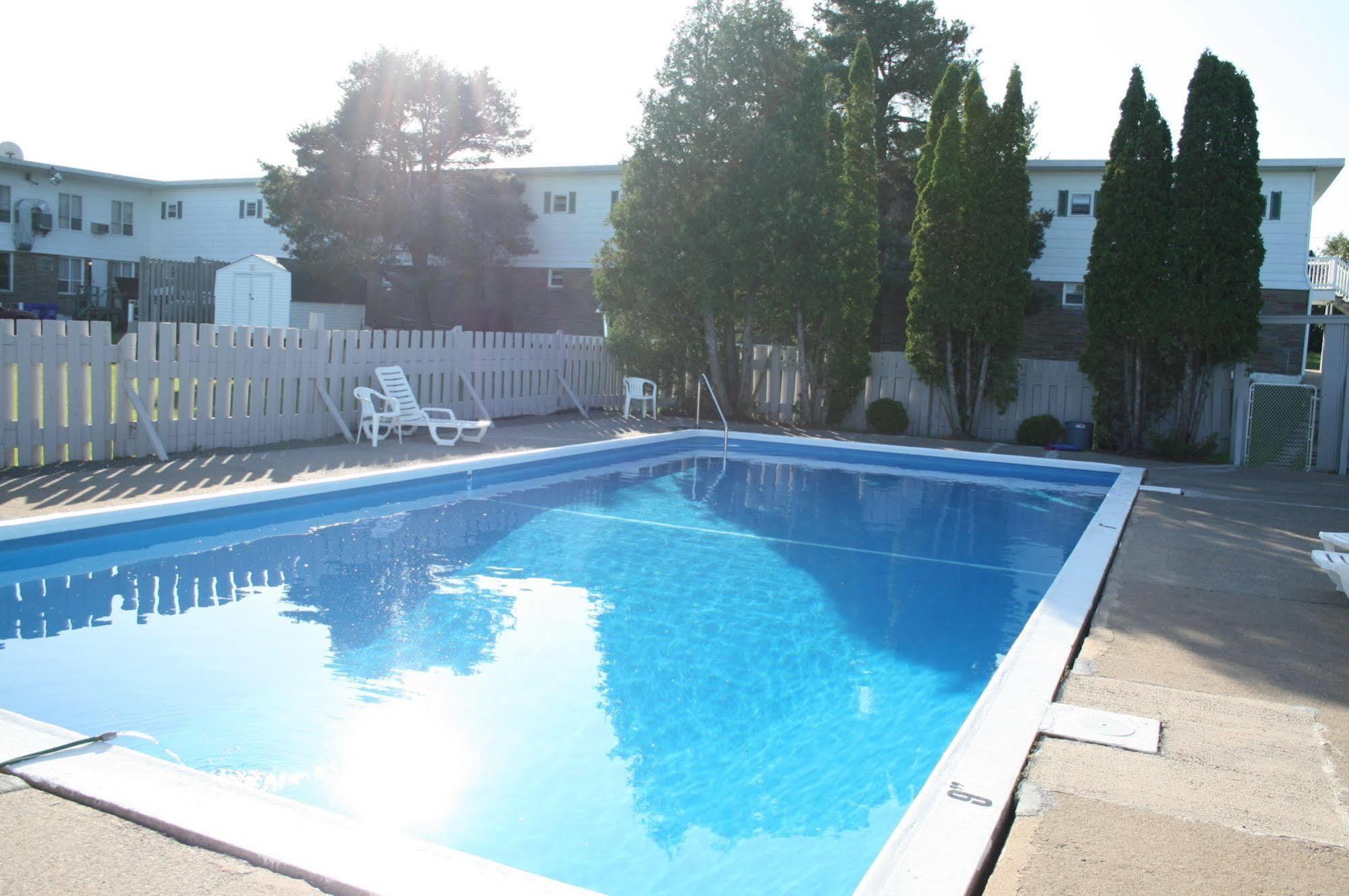 Hotel Moncton Exterior photo