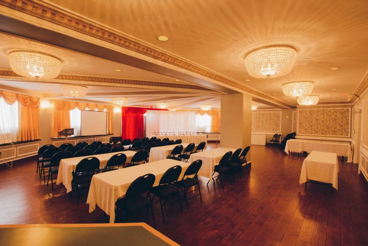 Hotel Moncton Exterior photo